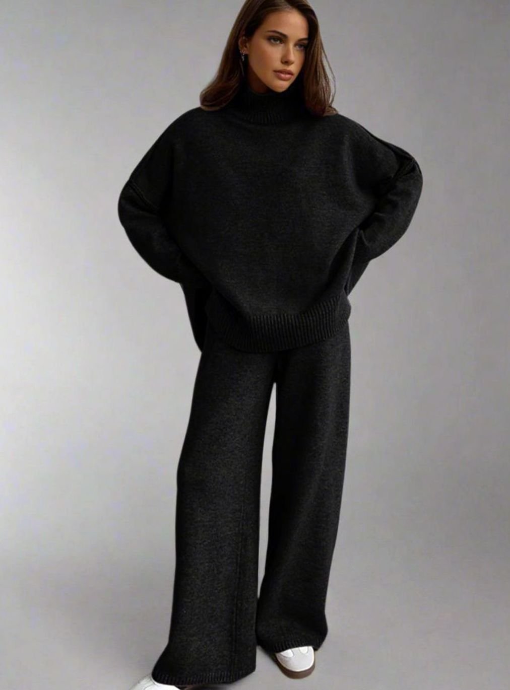 Completo Donna in Maglia Dolcevita e Pantaloni Larghi