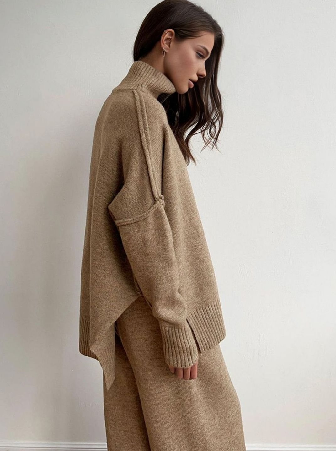 Completo Donna in Maglia Dolcevita e Pantaloni Larghi