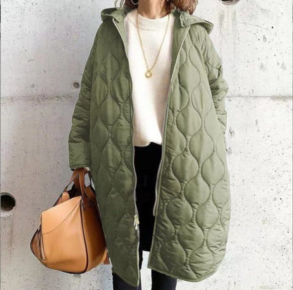 Piumino Donna Oversize con Cappuccio Trapuntatura Ondulata