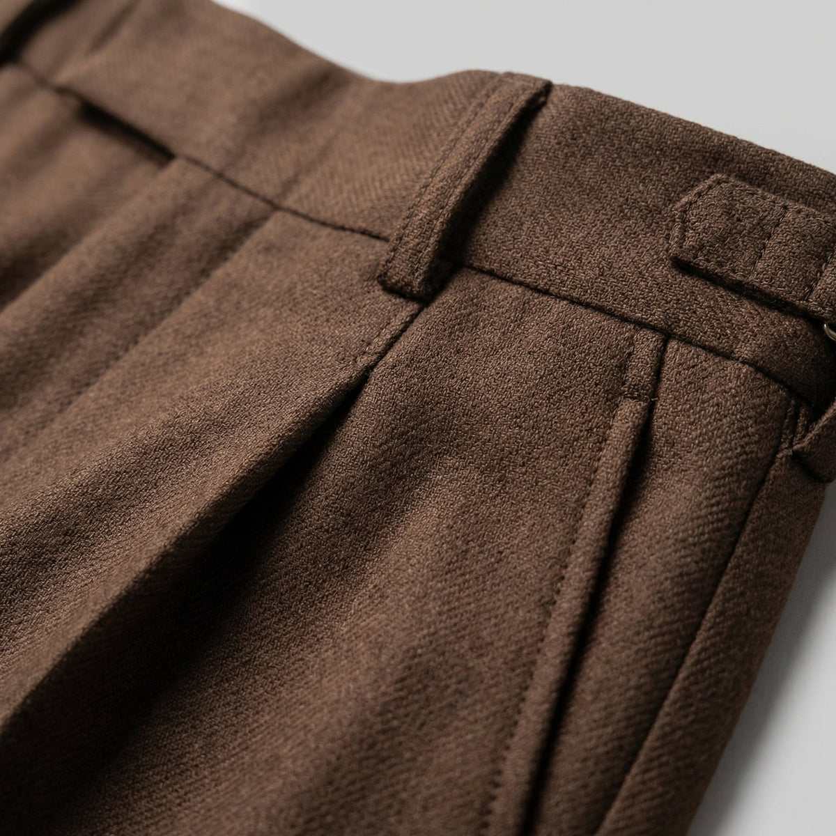 Pantaloni Uomo con Pinces e Risvolto sul Fondo